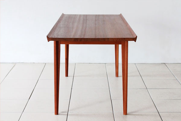 Finn-Juhl-Center-table-03.jpg