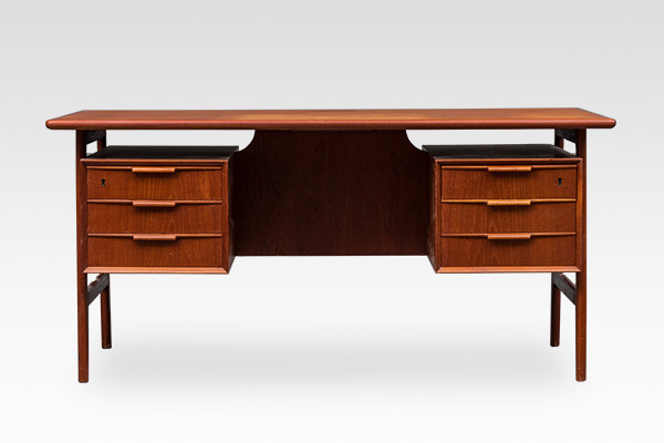 Gunni Omann  Desk. Model 75  Omann Jun  (1).jpg