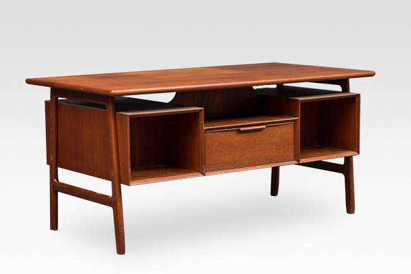 Gunni Omann  Desk. Model 75  Omann Jun  (2).jpg