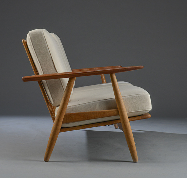 Hans-J.-Wegner--Sofa-GE-240---GETAMA-05.jpg