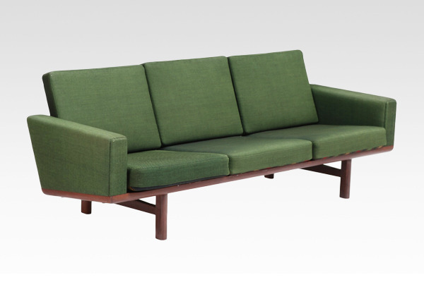 Hans J. Wegner  3 seater sofa. GE236  GETAMA (3).jpg
