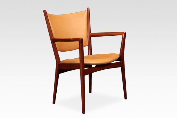 Hans J. Wegner  Conference chair. PP 240  PP mobler (5).jpg