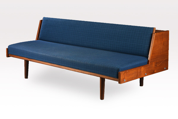 Hans J. Wegner  Daybed. Teak  GETAMA.jpg