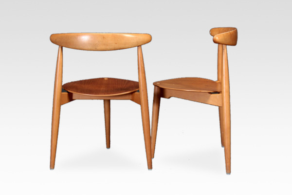 Hans J. Wegner  Heart chairs. FH-4103  Fritz Hansen (3).jpg