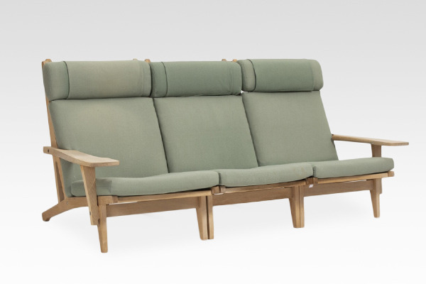 Hans J. Wegner  Sofa .GE-375  GETAMA (2).jpg