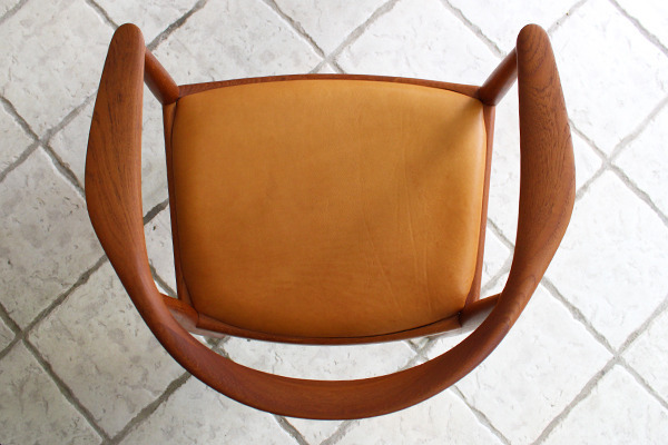 Hans J. Wegner  The chair. JH-503  Johannes Hansen (12).jpg