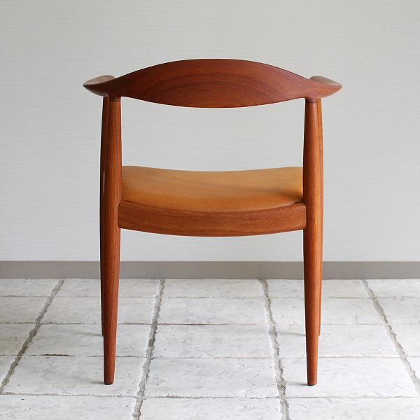 Hans J. Wegner  The chair. JH-503  Johannes Hansen (19).jpg