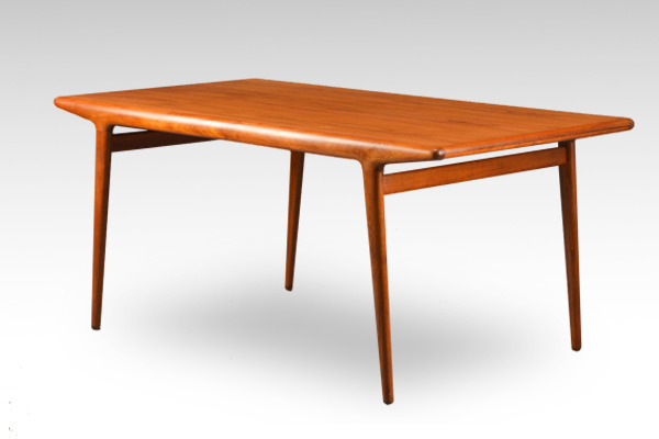 Johannes-Andersen--Extension-dining-table--Uldum-Mobelfabrik-01.jpg