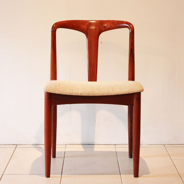 Johannes-Andersen-Dining-chairs-02.jpg