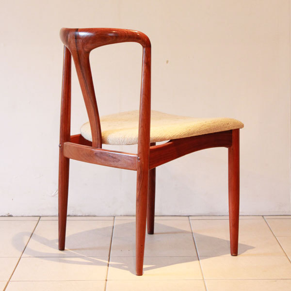 Johannes-Andersen-Dining-chairs-03.jpg