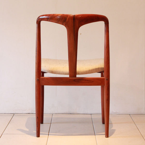Johannes-Andersen-Dining-chairs-04.jpg