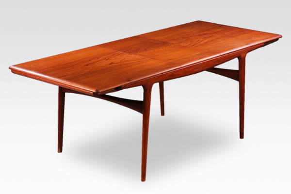 Johannes Andersen  Extension dining table  Uldum Mobelfabrik-01 (3).jpg