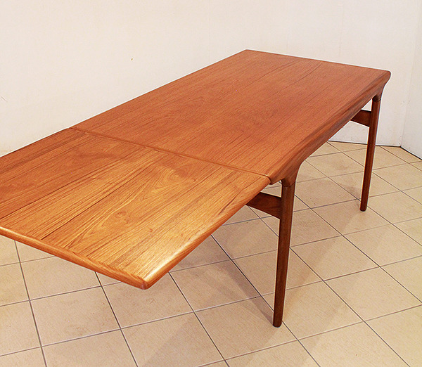Johannes Andersen  Extension dining table  Uldum Mobelfabrik-03.jpg