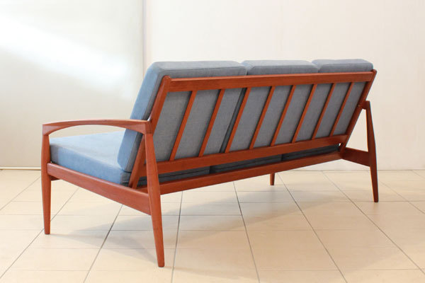 Kai-Kristiansen--Paper-knife-sofa-03.jpg