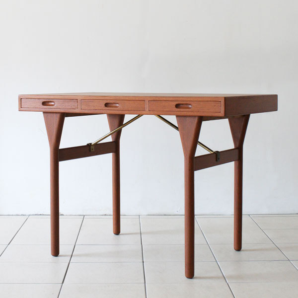 Nanna-ditzel-Desk-02.jpg