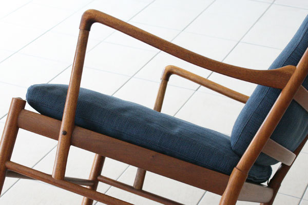 Ole-Wanscher--Colonial-chair-set-06.jpg