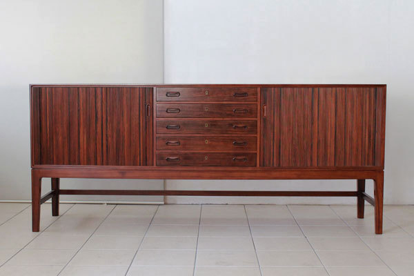 Ole-Wanscher-Rosewood-side-board-03.jpg