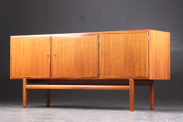 Ole-Wanscher-mahogany-sideboard.jpg