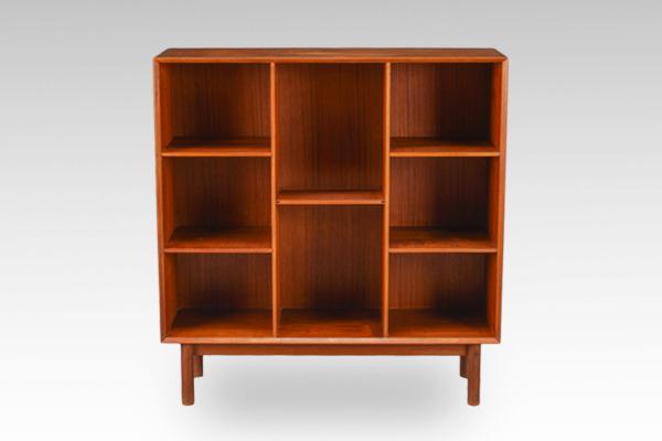 Peter-Hvidt--shelf-teak-.-Orla-Mølgaard-Nielsen-01.jpg