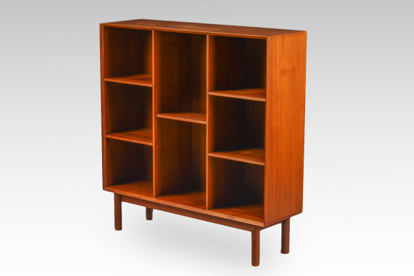 Peter-Hvidt--shelf-teak-.-Orla-Mølgaard-Nielsen-02.jpg