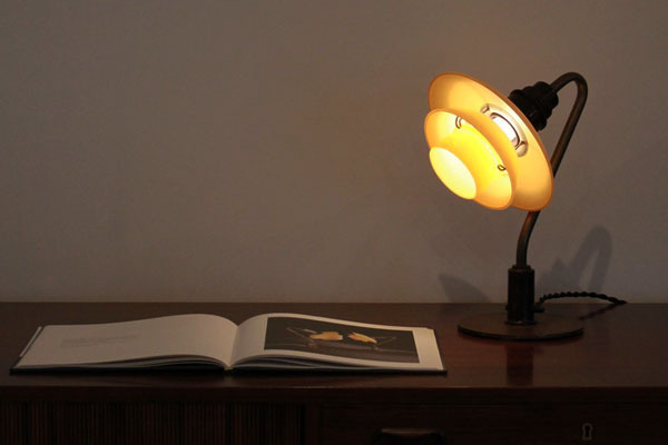Poul-Henningsen-PH-2-Desk-lamp-05.jpg