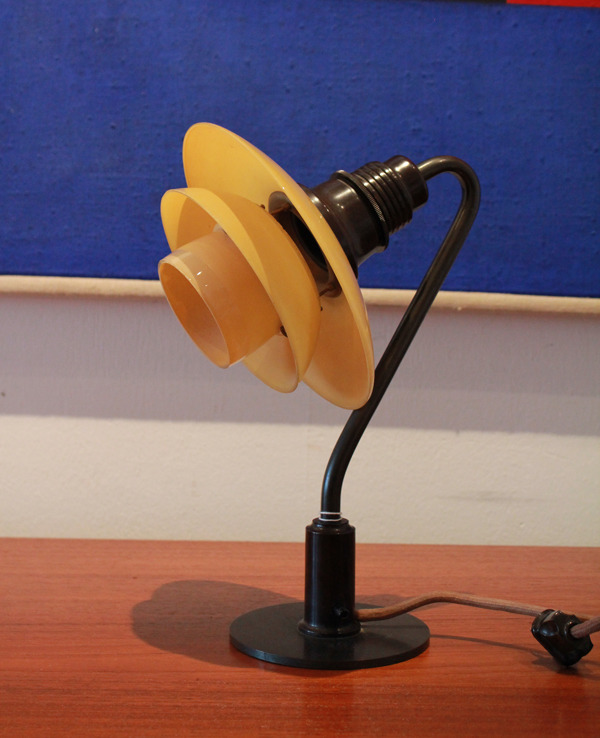 Poul Henningsen Low miniature table lampgPH-22  Louis Poulsen-02.jpg