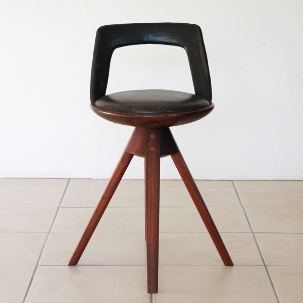 Tove-Kindt-Larsen--swivel-chair-03.jpg