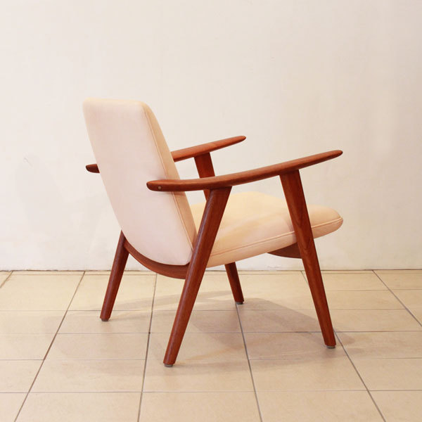 Wegner-Easy-chair-JH517-03.jpg