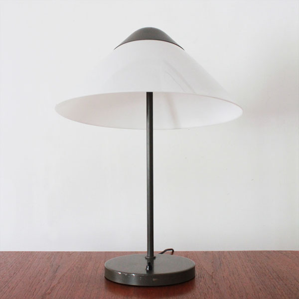Wegner-Opala-desk-lamp-A-03.jpg