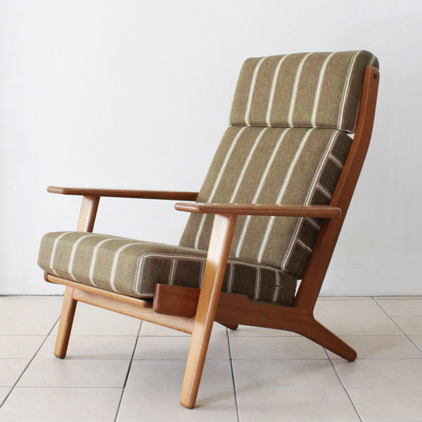 Wegner-Pair-of-GE290A-chairs-03.jpg
