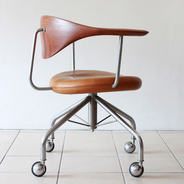 Wegner-Swivel-Chair--06.jpg