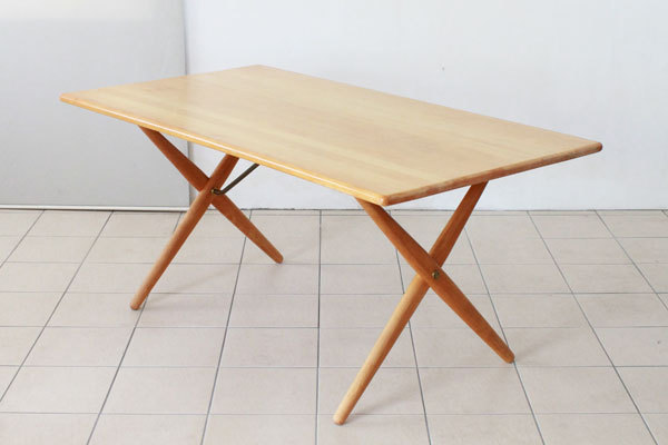Wegner-Xleg-Dining-table-AT303-02.jpg