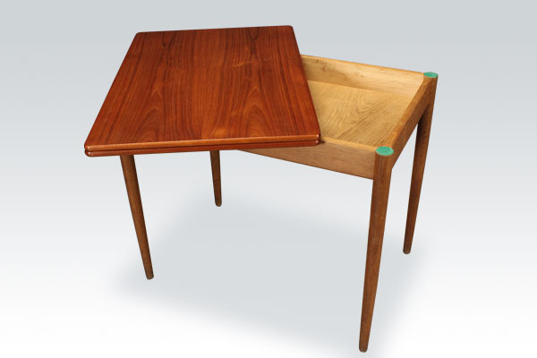 Wegner-folding-table AT306-02.jpg
