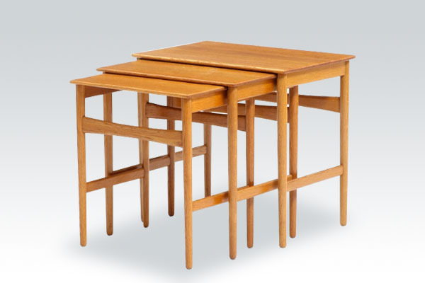 Wegner-nesting-table-AT40-01.jpg