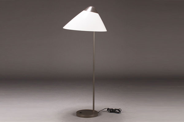 Wegner-opala-floor-lamp.jpg