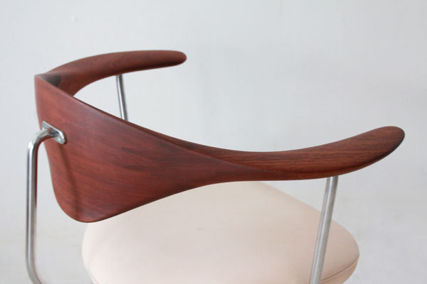 Wegner-swivel-chair-PP502-07.jpg