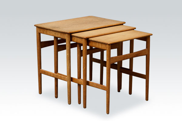 wegner-nesting-table-oak-01.jpg