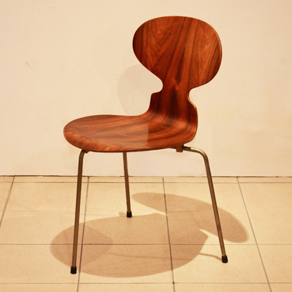 Arne-Jacobsen--Ant-chairs.-Fritz-Hansen-04.jpg