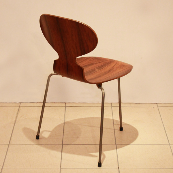 Arne-Jacobsen--Ant-chairs.-Fritz-Hansen-05.jpg
