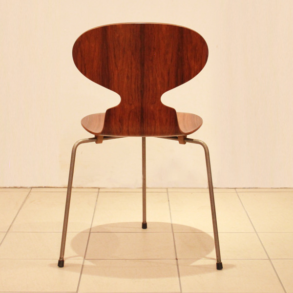 Arne-Jacobsen--Ant-chairs.-Fritz-Hansen-07.jpg