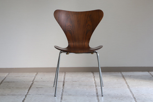 Arne Jacobsen  Seven chairs. Rosewood  Fritz Hansen (1).jpg