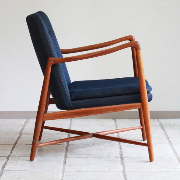 Finn-Juhl--Fireplace-Chair.-BO-59--Bovirke-10.jpg