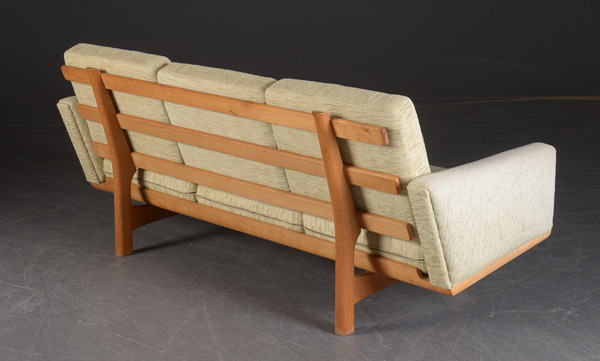 Hans J. Wegner 3 seater sofa. GE235 GETAMA (3).jpg