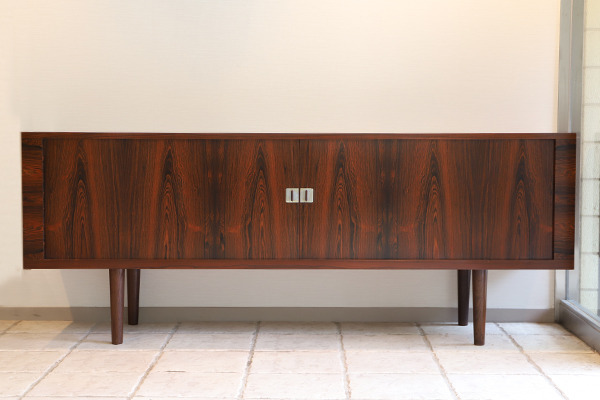Hans J Wegner Sideboard. RY25 Ry Mobler (1).jpg