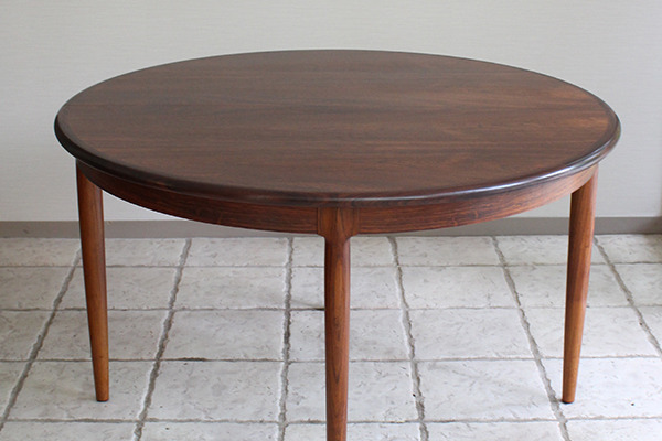 Niels O. Møller  Circular dining table rosewood  J.L. Møller (12).jpg